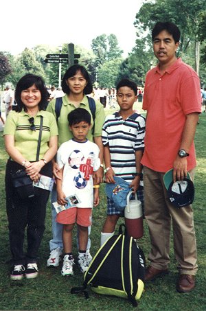 Ferdie and family with Marie Samaniego; Toronto, Canada  1998